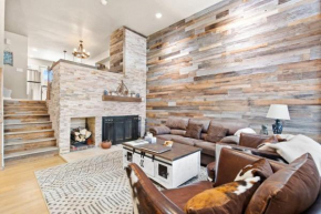Lovely 2BR Townhome Heart of Breck Walk to Lift